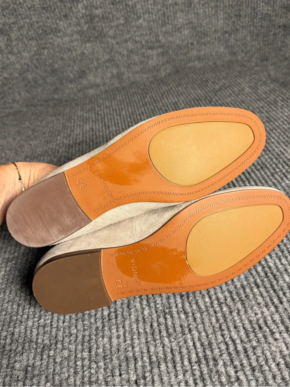 Vionic Willia II Taupe Gray Suede Slip-On Loafer with Tan Insole Size 7.5